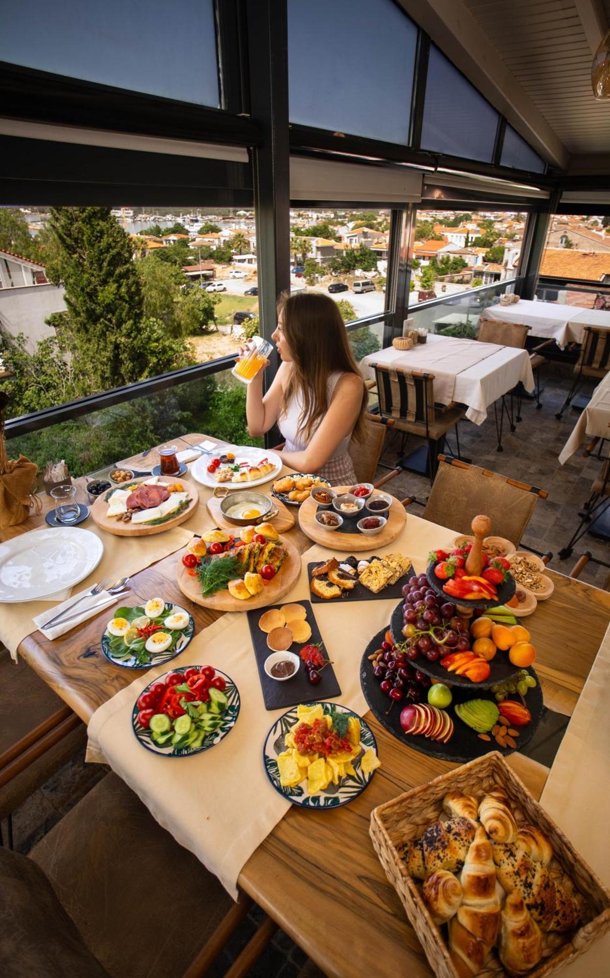 Parna Hotel Cunda Екстер'єр фото
